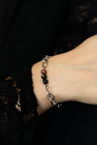 Bracelet Sensible en rhodonite, acier inoxydable argenté, porté avec trois perles naturelles