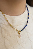 Collier Créative en lapis-lazuli et quartz rose, acier inoxydable doré, porté avec pendentif cœur