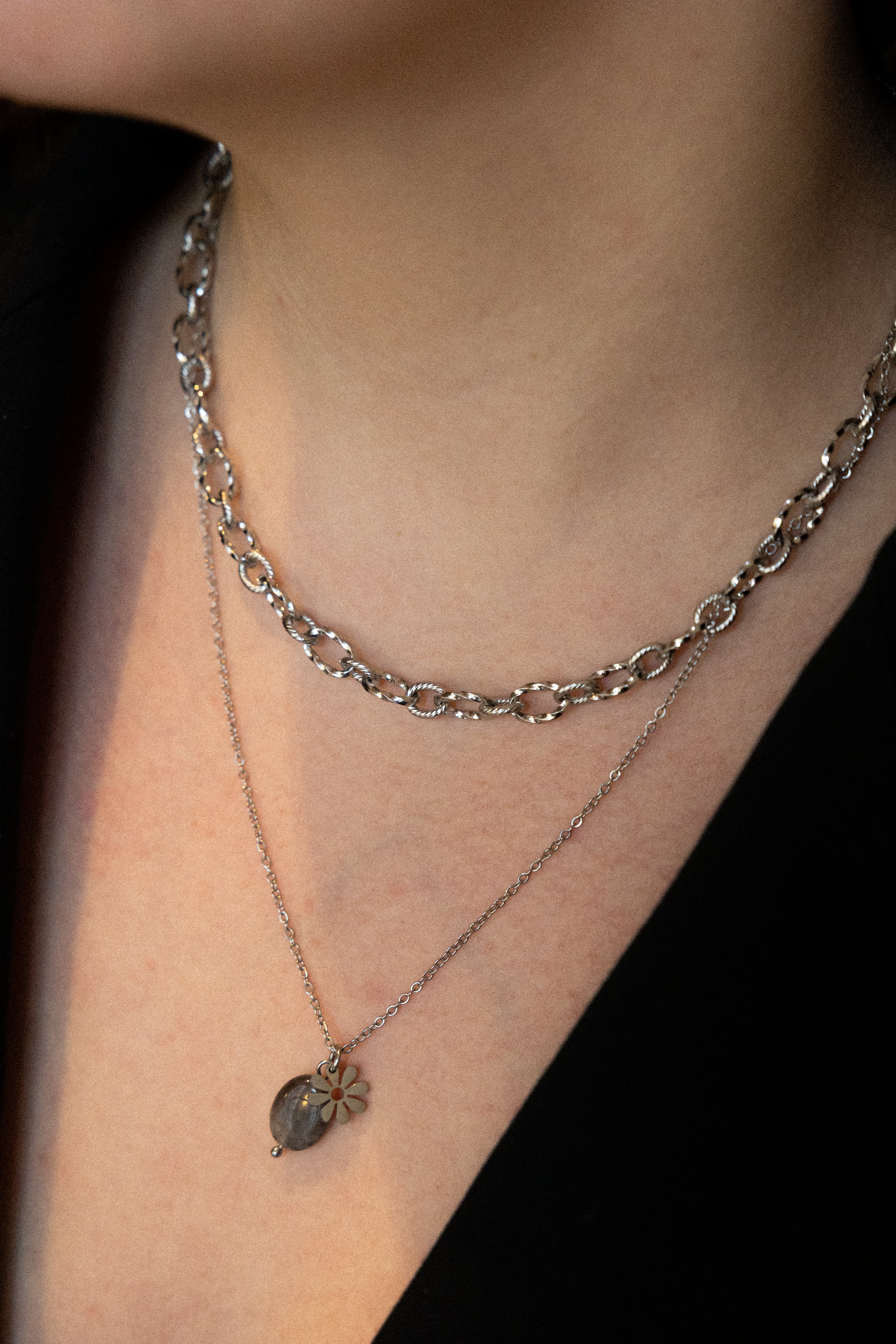 Collier Unique double rang en labradorite, acier inoxydable argenté, porté avec pendentif fleur